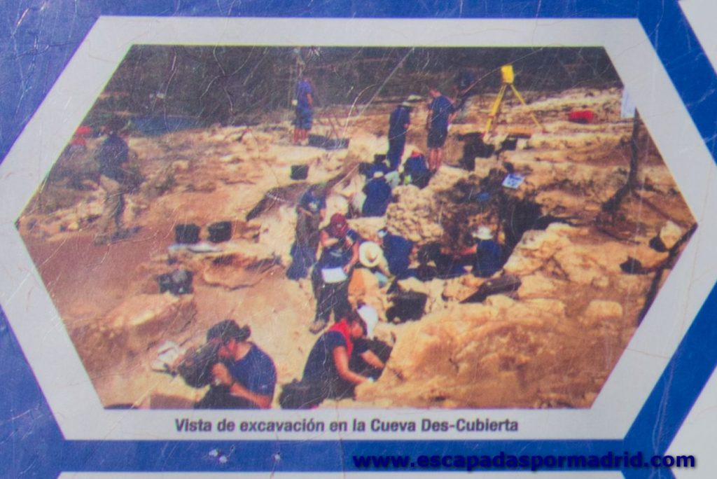 foto de excavación de la Cueva Descubierta