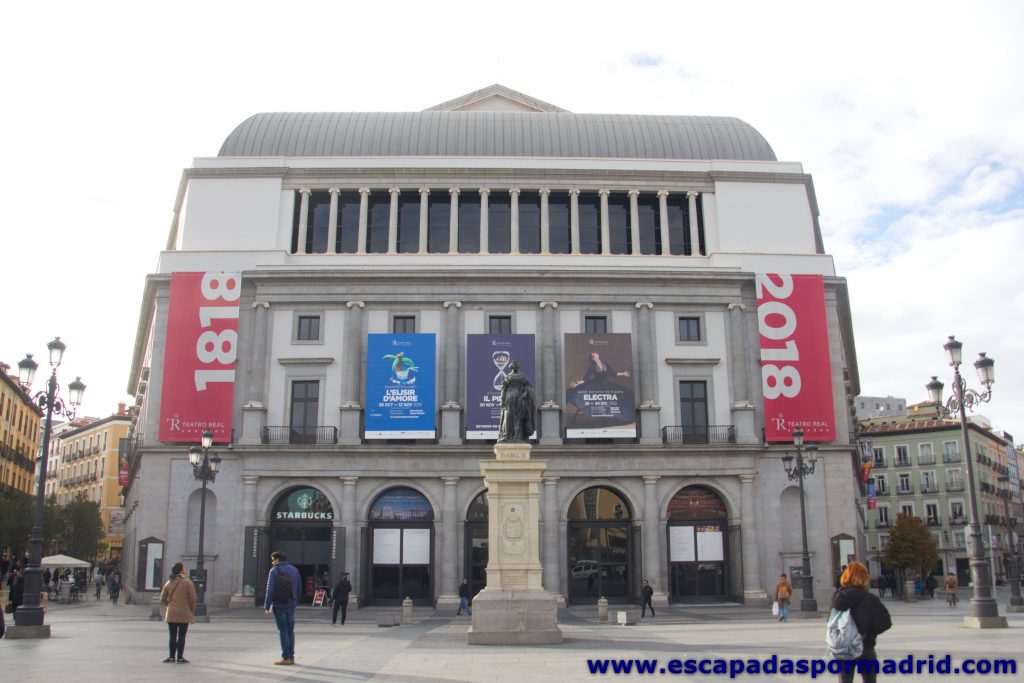 foto de la Fachada que da a la Plaza de Isabel II del Teatro Real